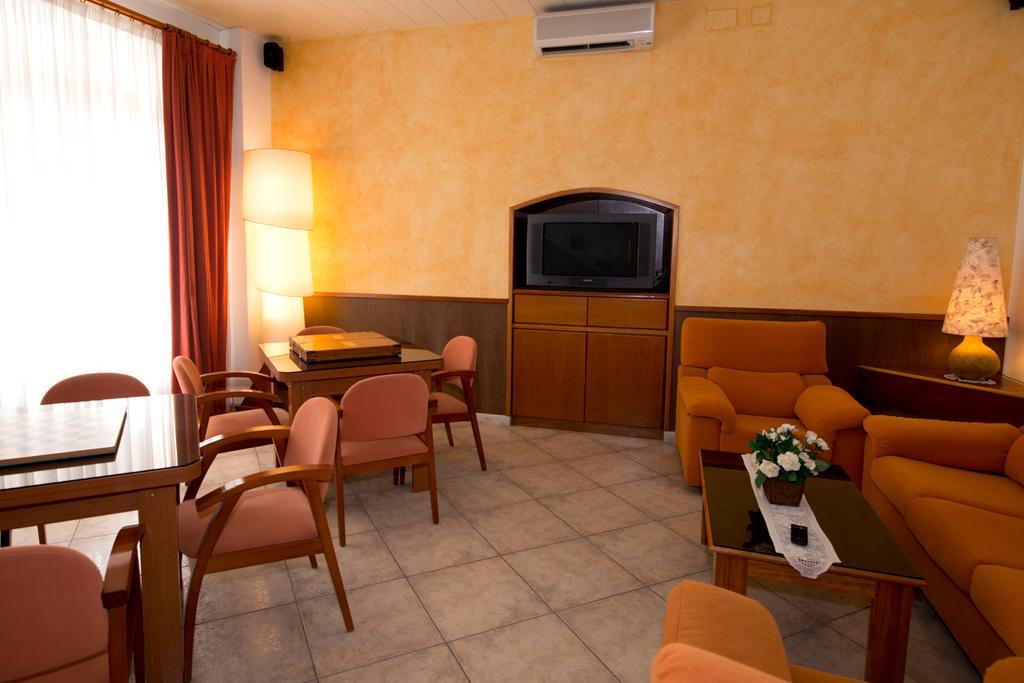 Hotel Placa Сан-Фелиу-де-Гишольс Экстерьер фото